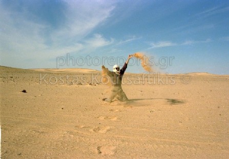 Σκόνη στον άνεμο Σαχάρα έρημος πολισάριο 